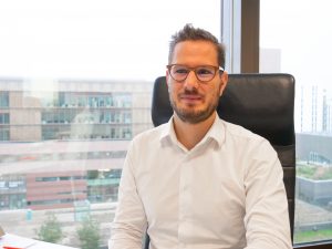 Maître Morgan Thouin, avocat fiscaliste et directeur associé du cabinet Ernst & Young à Rennes, bureaux