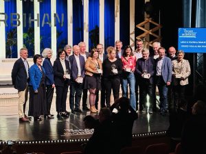 PHOTO 2 ©HappeningLégende : Les partenaires et lauréats des Oscars du Morbihan 2023