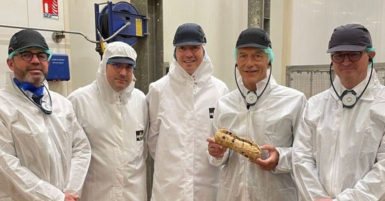 Patrick Martin, entourée d'Hervé Kermarrec, Éric Challan Belval et Philippe Morin (DG Bridor) ©Medef35