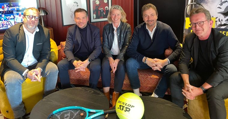 Erwann Hergué, président du Comité d'organisation ; Matthieu Blesteau, Matthieu Blesteau, directeur du tournoi ; Sandra Blot, dirigeante Pierre Promotion ; Henri Leconte, ancien joueur de tennis français ; Frédéric Bourcier, adjoint en charge des sports ©S.Se7jours