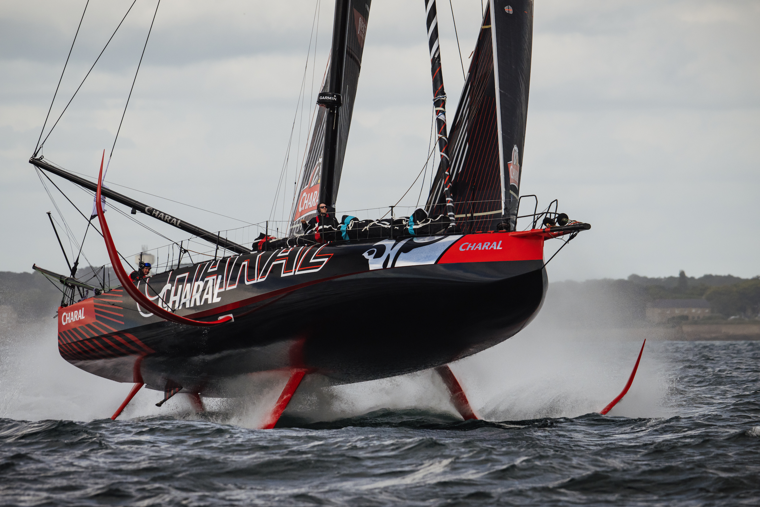 Les monocoques de course volent grâce aux récents progrès technologiques des foils