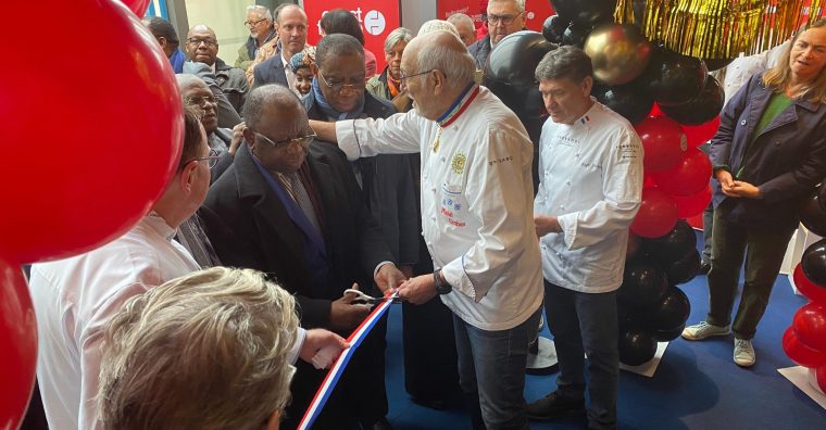 Inauguration du salon par le ministre du Commerce du Cameroun, Luc Magloire Mbarga Atangana