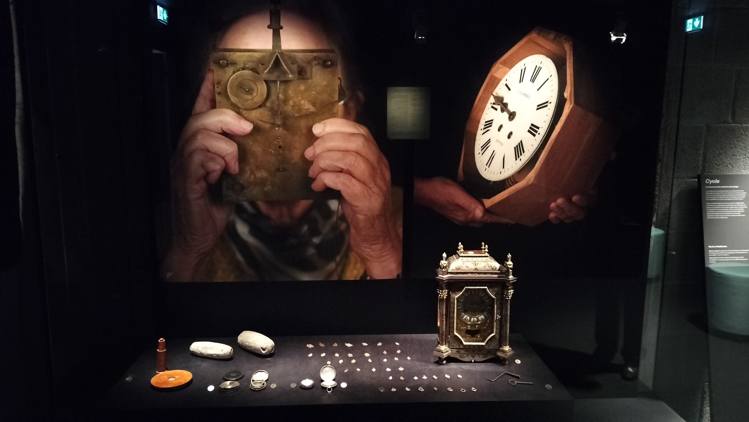 Vitrine sur le cycle du temps