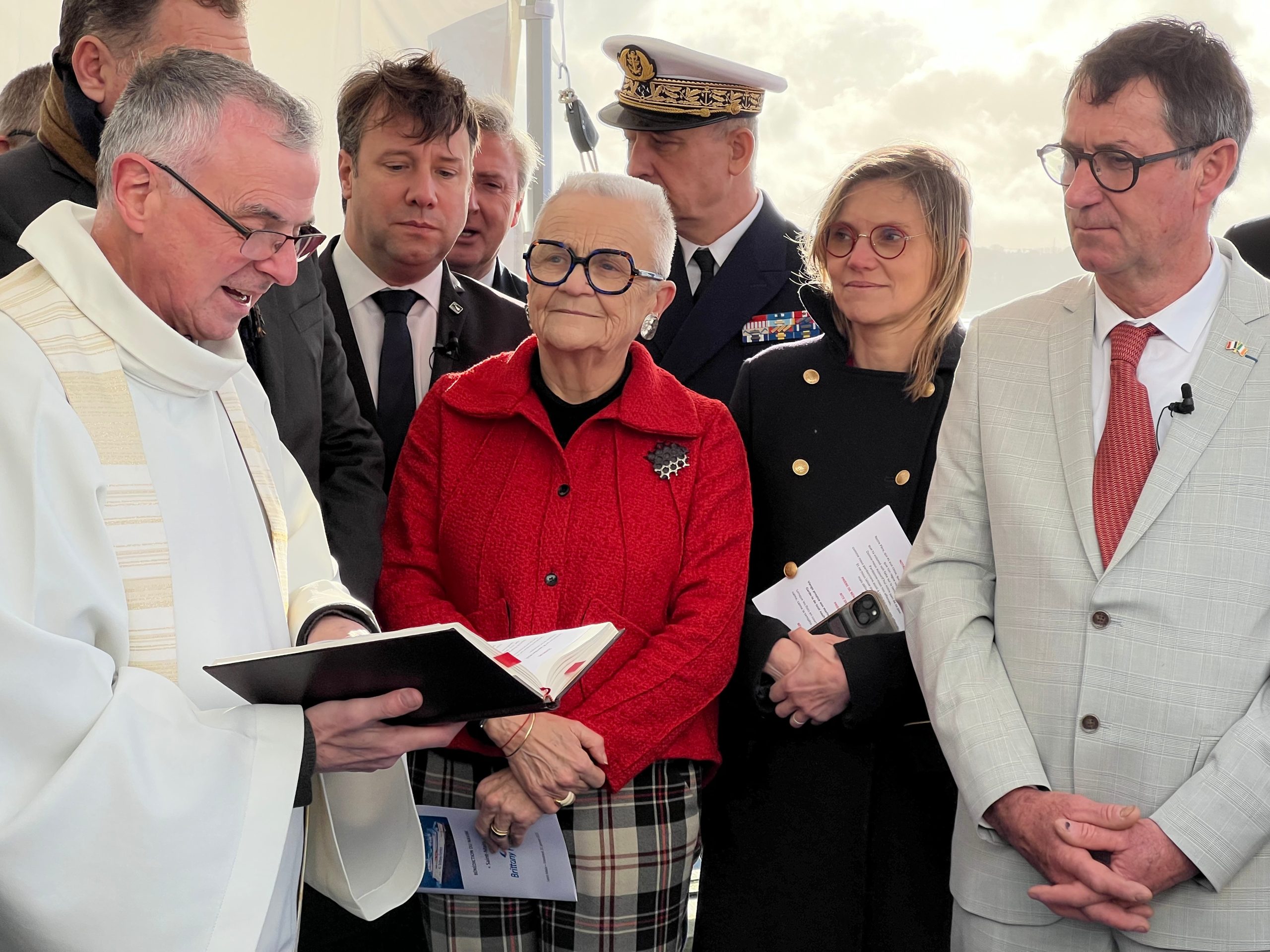 Loïg Chesnais-Girard, président de la région Bretagne, Françoise Gatel, ministre déléguée à la Ruralité, Agnès Pannier-Runacher, ministre de la Transition écologique et Jean-Marc Roué, président de Britanny Ferries