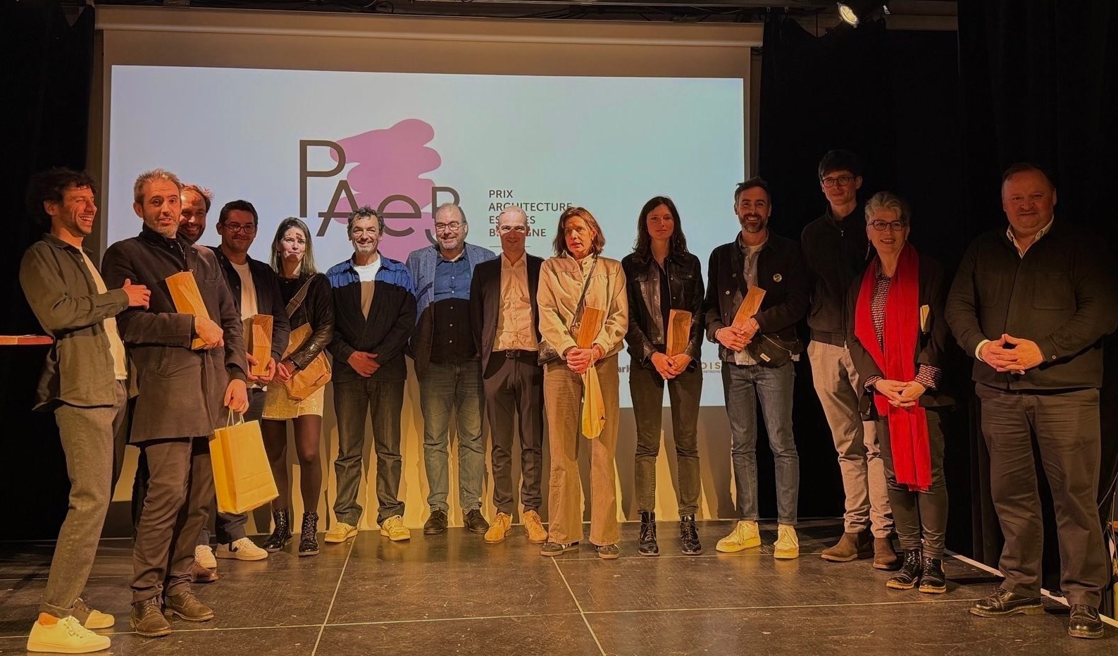 Fin mars 2025 à Rennes, la Maison de l’Architecture en Bretagne a dévoilé les neuf projets lauréats du Prix Architecture espaces Bretagne (PAeB)
