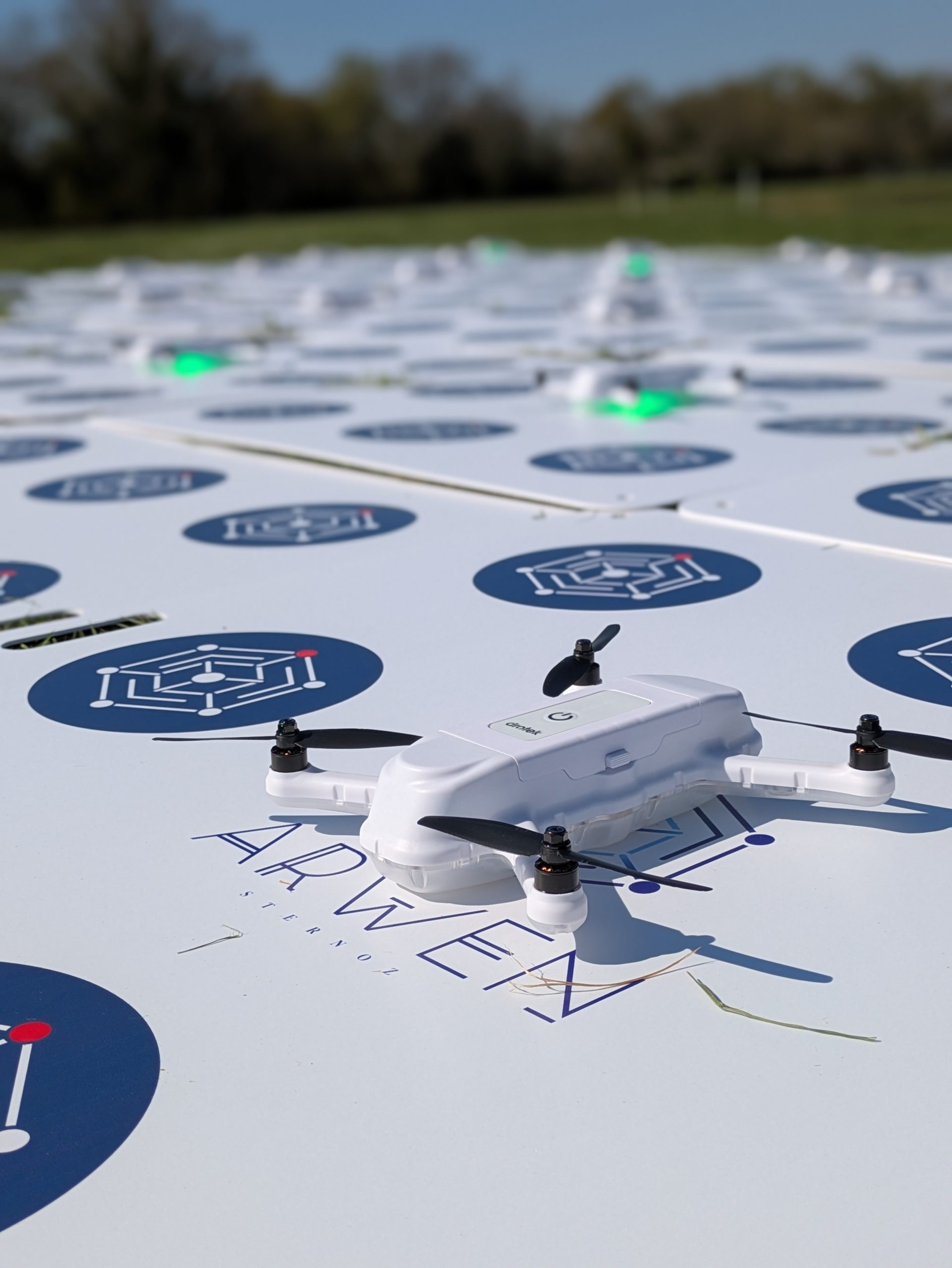 Chaque drone est équipe d'une leds qui diffuse de la lumière.