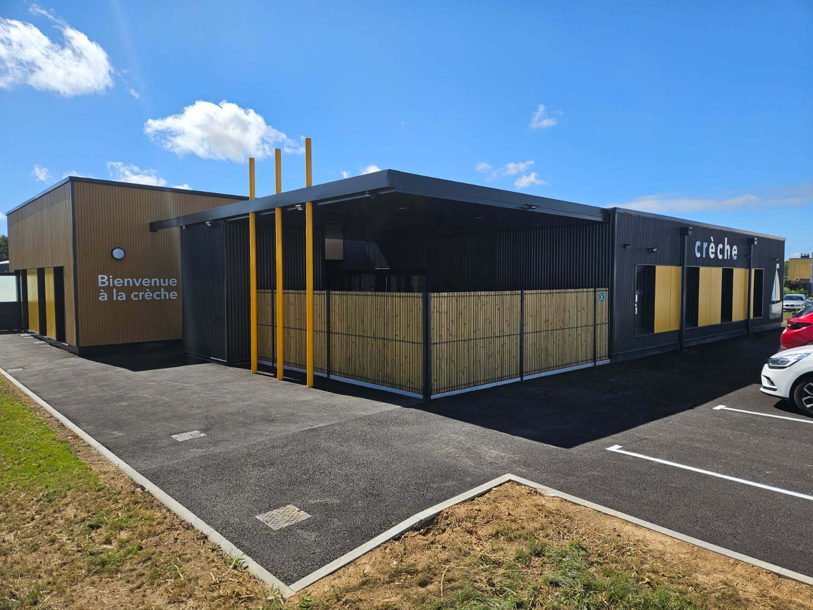 La nouvelle crèche Les Pirates de Kervignac (56), est située dans la zone d’activités du Braigno à proximité des Pirates de Cité Marine.