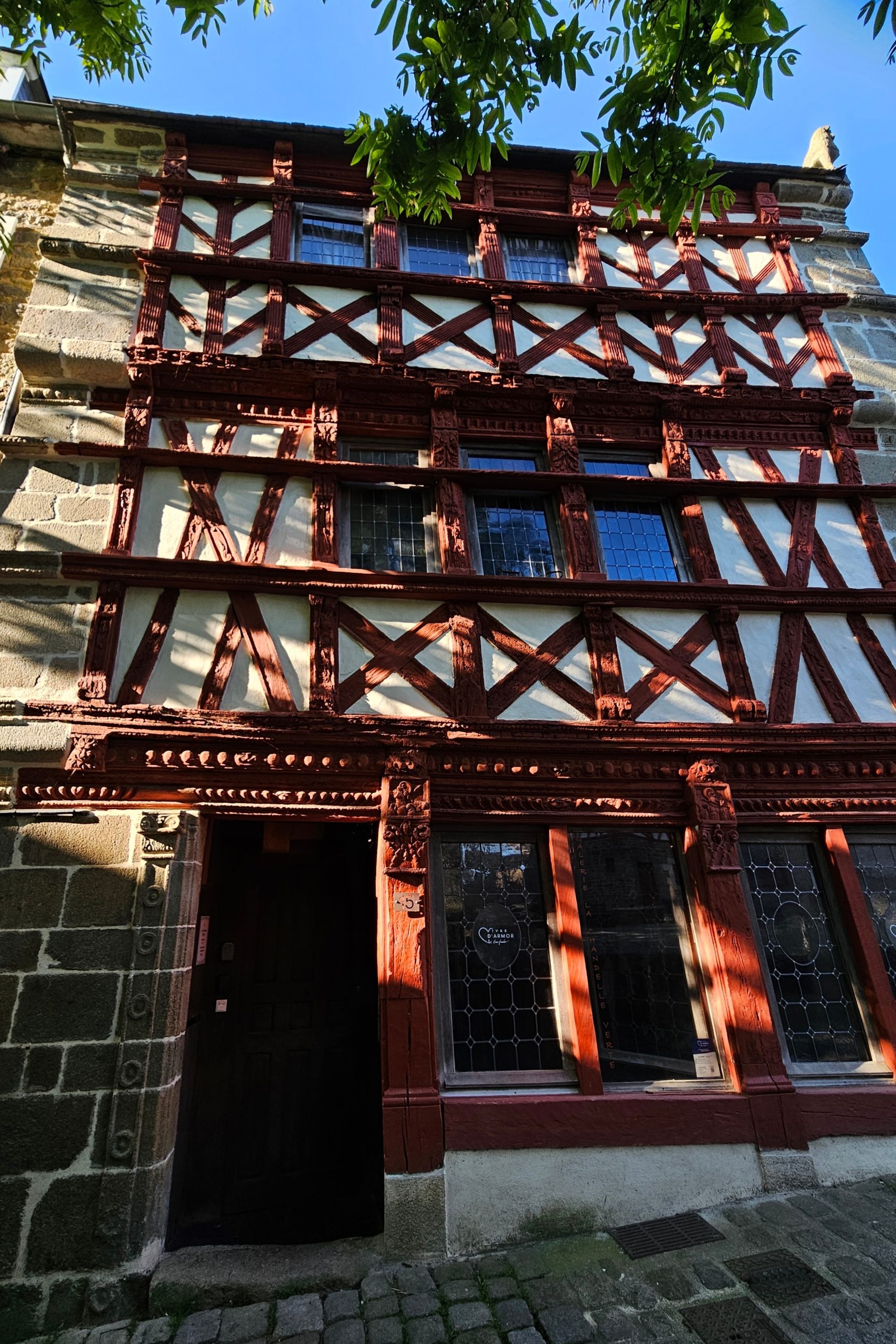 Le lieu est situé 15, rue Fardel à Saint-Brieuc