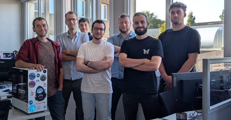 Asten Cyber étoffe son équipe pour accompagner les entreprises à sécuriser leur SI et à mieux répondre aux attaques cyber. Aimery de la Roncière (deuxième en partant de la gauche) pilote le pôle cyber du groupe brestois.