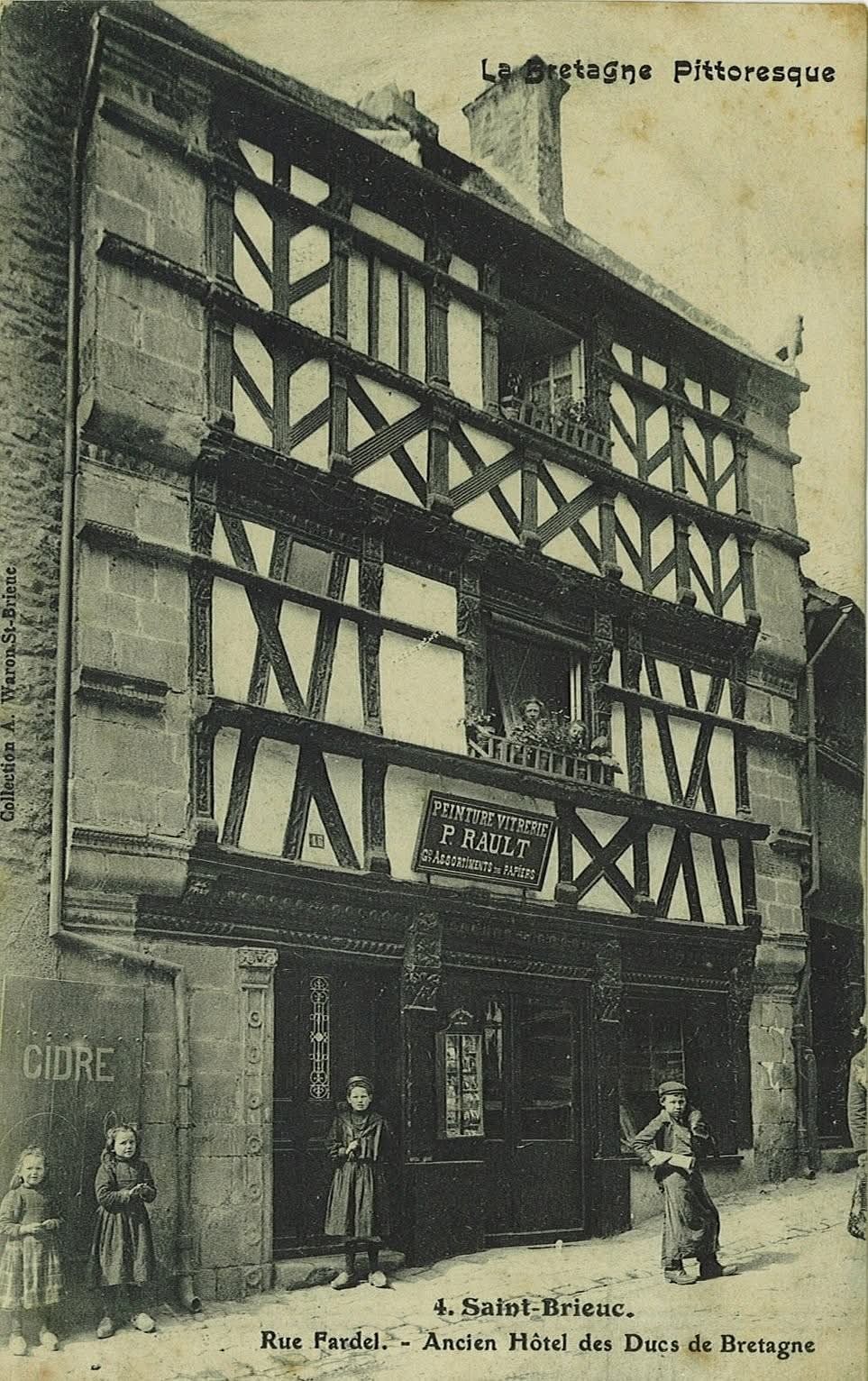 En mai 2025, l’Hôtel des Ducs a fêté ses 453 ans.