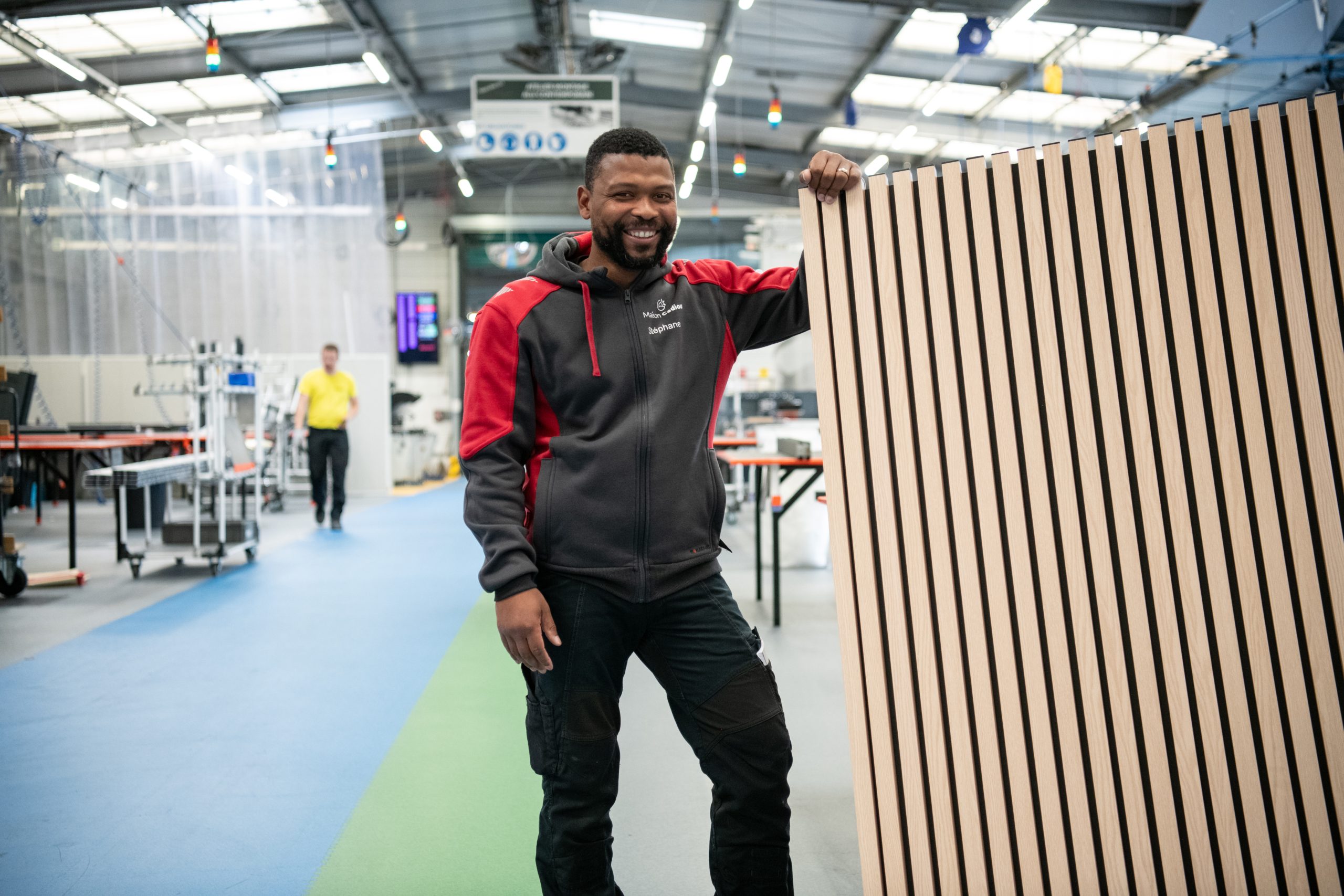 Maison Cadiou structure son activité autour de cinq pôles : portails, clôtures et garde-corps, atelier soudure, cabine de laquage ainsi qu'un espace dédié aux pergolas et carports.