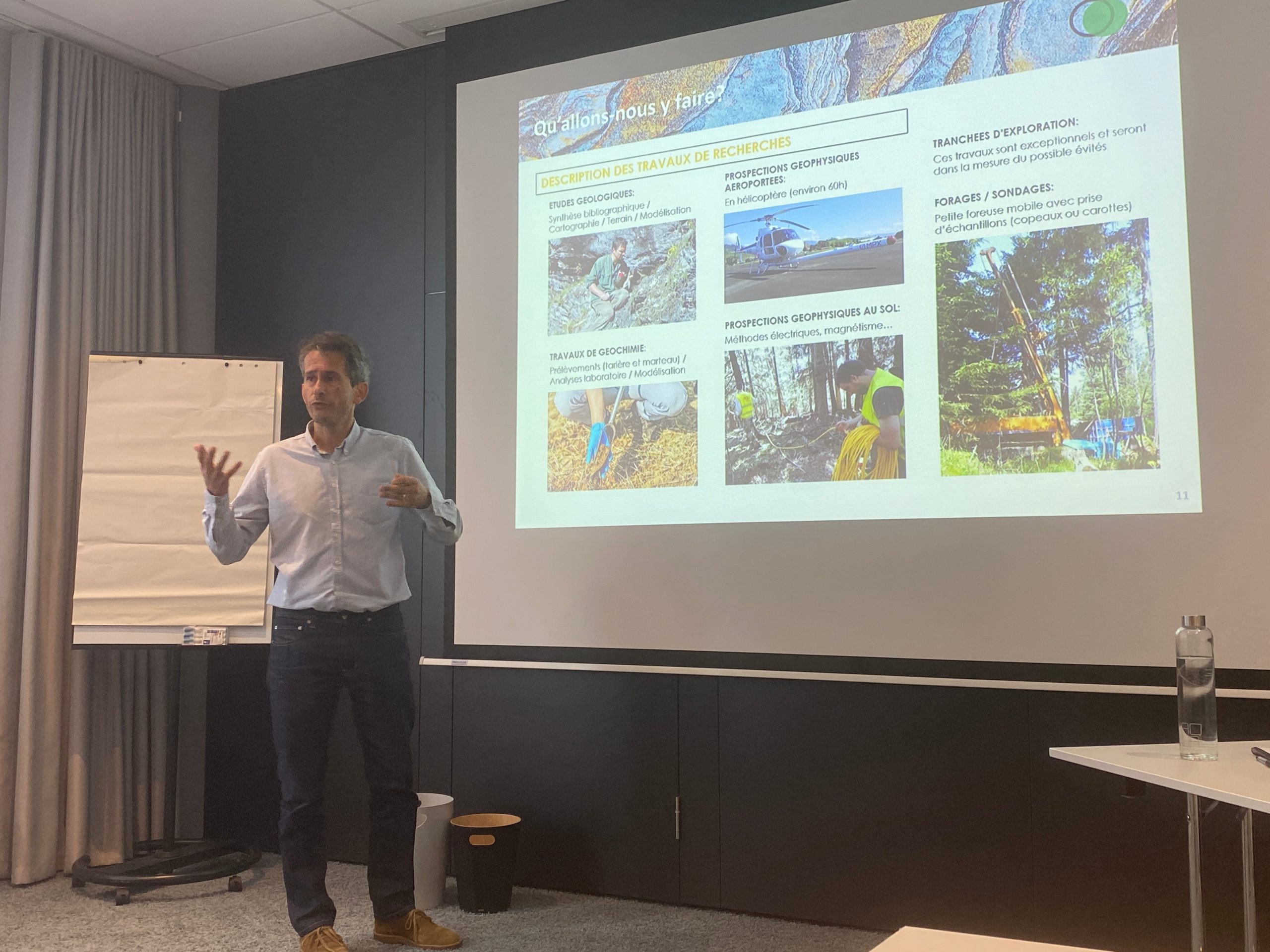 Guillaume Mamias, géologue de Breizh Ressources détaille la procédure d'exploration des sols.