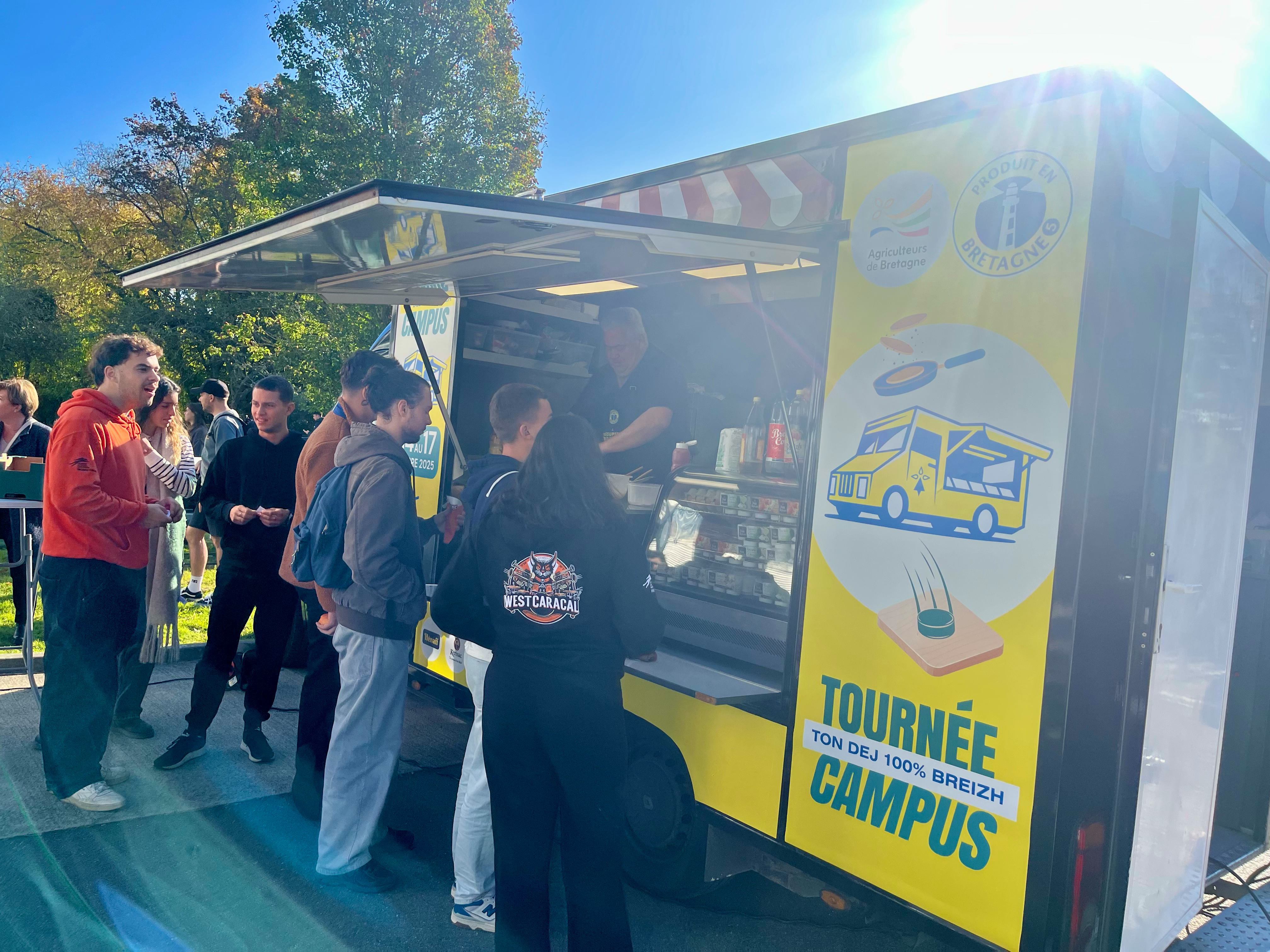Le foodtruck a eu son effet auprès des étudiants de Rennes School of Business.