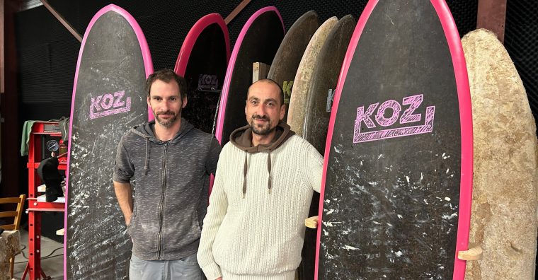 Pierre Thomas et Thibaut Fournel sont les dirigeants de Koz Surfboards.