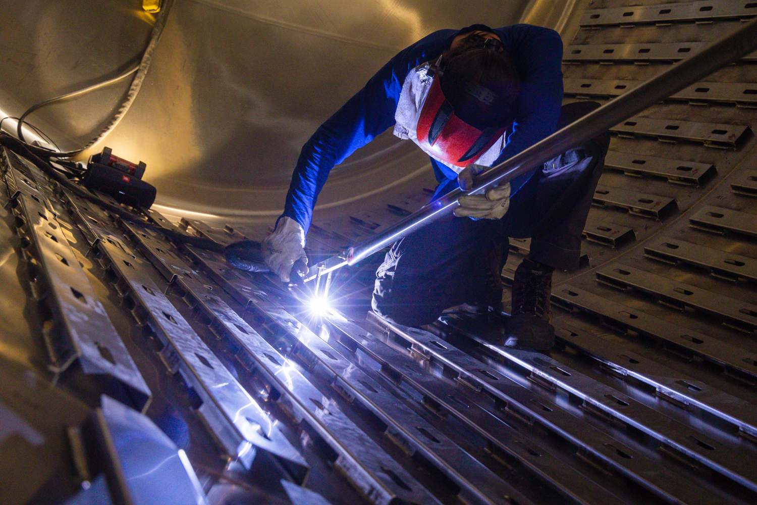 Soudure sur une structure conçue dans le bureau d'études de Métal Performances