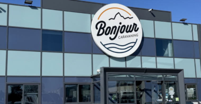 Illustration de l'article Bonjour Caravaning fête ses cinquante ans et assied son leadership régional sur le véhicule de loisir