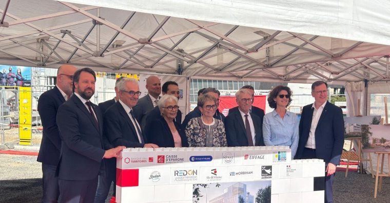 Photo prise lors de la pose de la première pierre en juin 2026