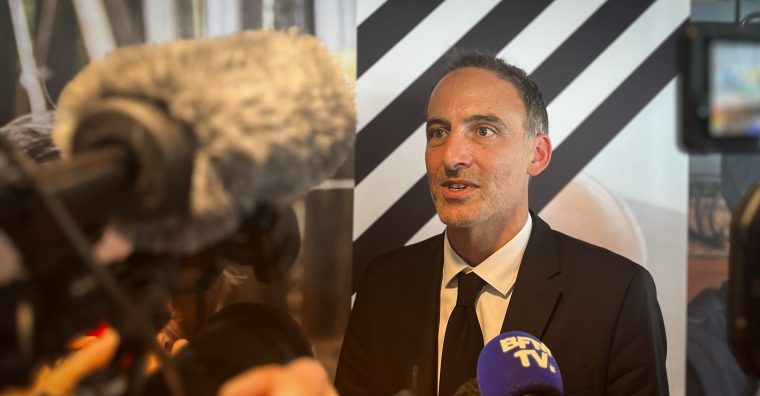Raphaël Glucksmann, lors d'une séance de micros tendus